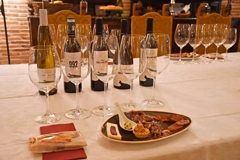 cata de vinos con aperitivo
