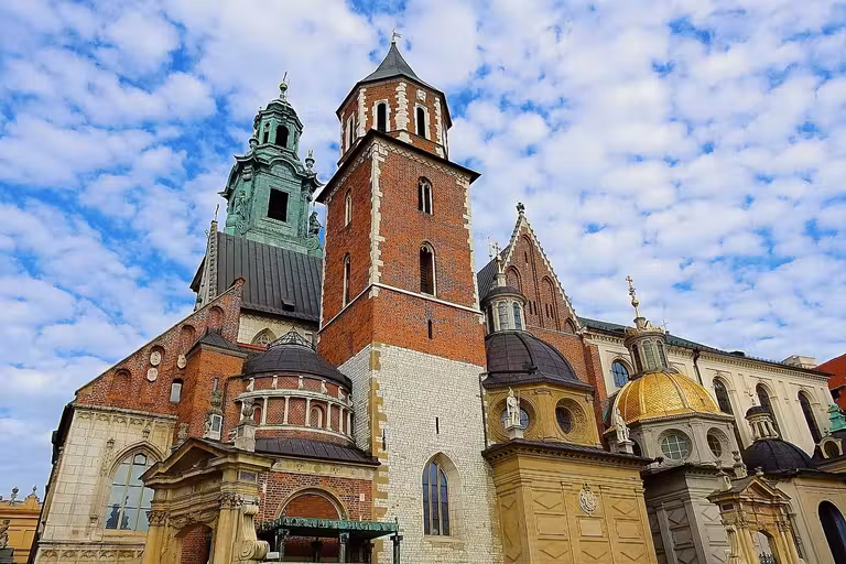 El castillo de Vawel y la Catedral de San Estanislao son los edificios icónicos de Cracovia.