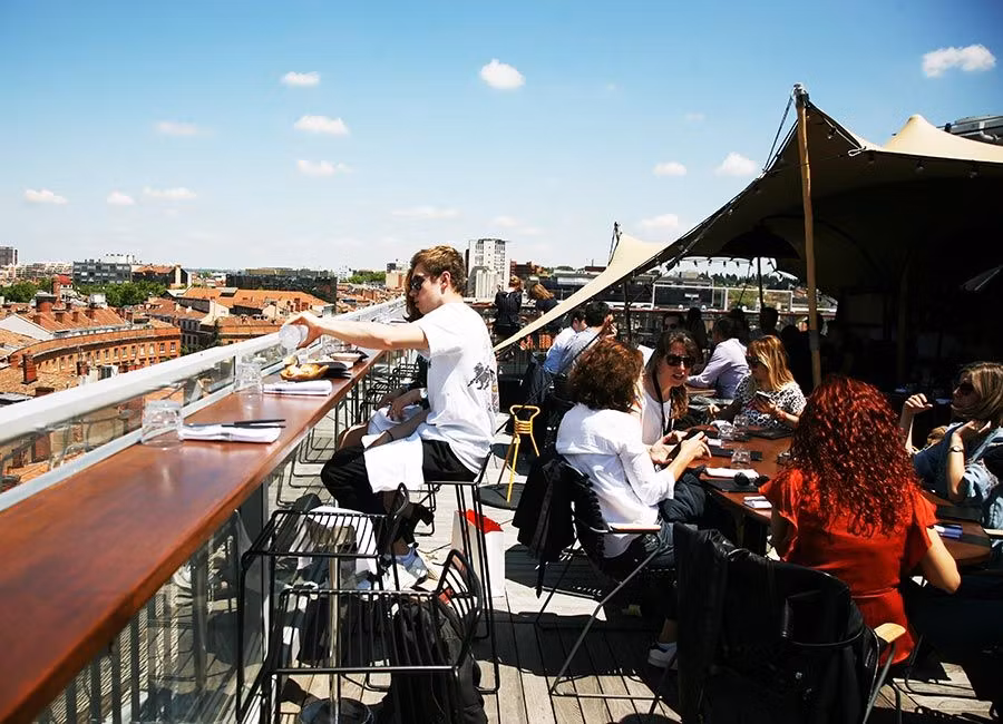 Panorámica de Toulouse desde el restaurante Ma Biche sur le Toit en Galeries Lafayette.