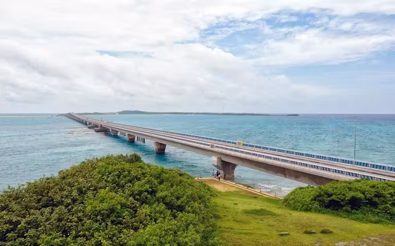 Puente de Ikemajima, en Okinawa