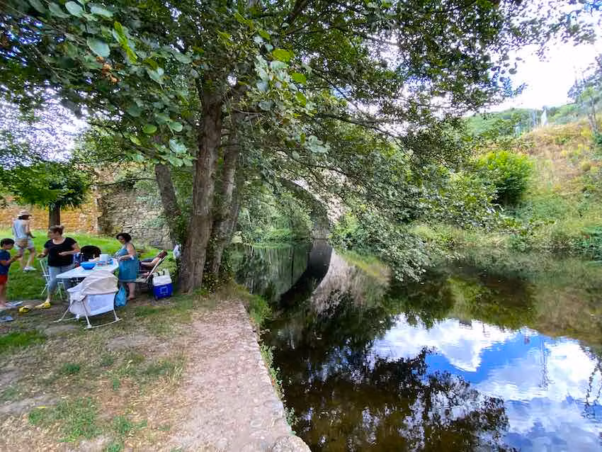 Agradable zona recreativa donde darse un baño en Montemayor del Río.
