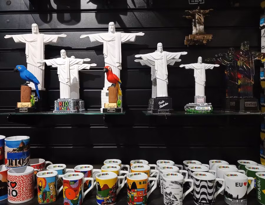 Souvenirs en la tienda del Cristo Redentor. “Yo estuve ahí”.