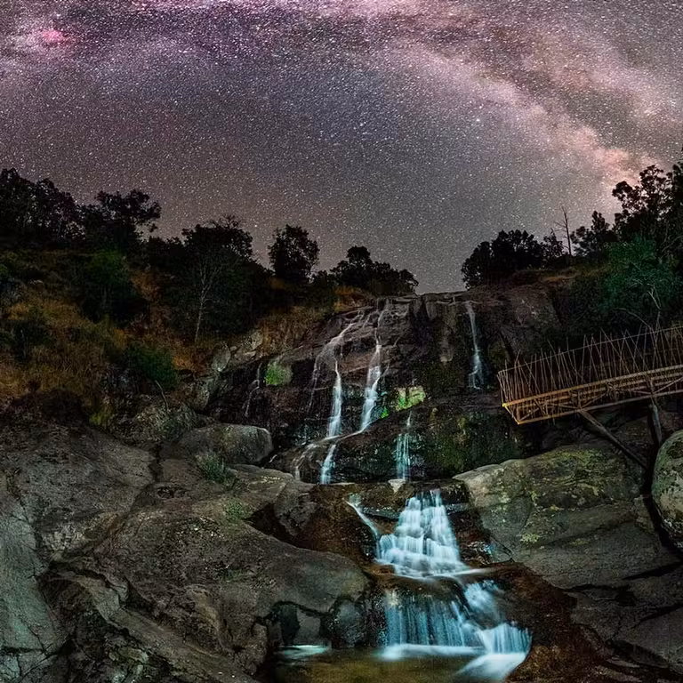 Astroturismo en la cascada Caozo.