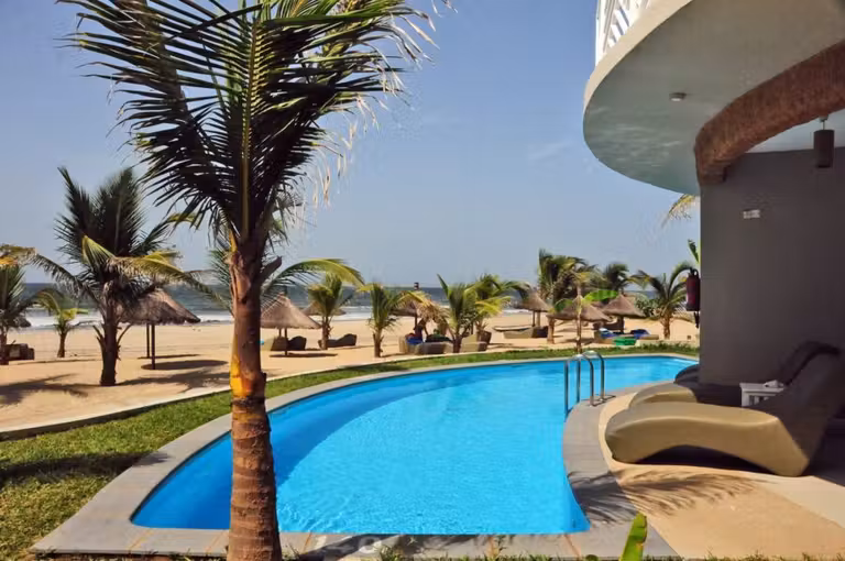 Piscina del Hotel Balafon.