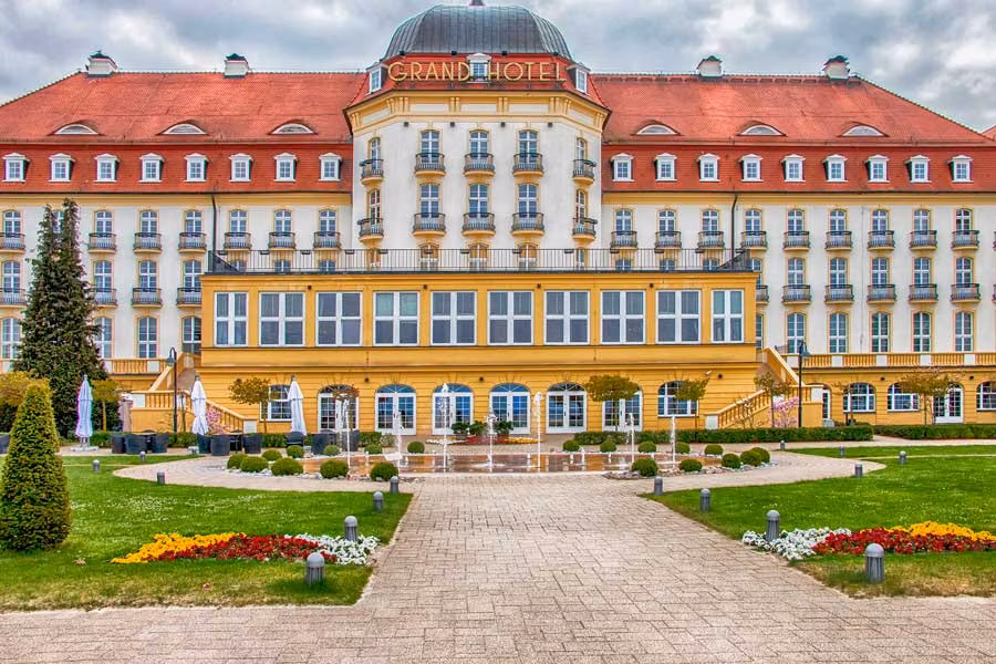 Fachada del Grand Hotel.