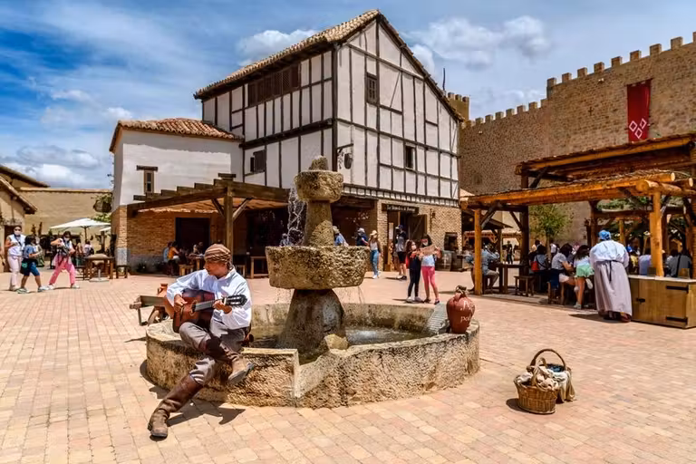 La Puebla Real, un poblado de estética medieval en Puy du Fou