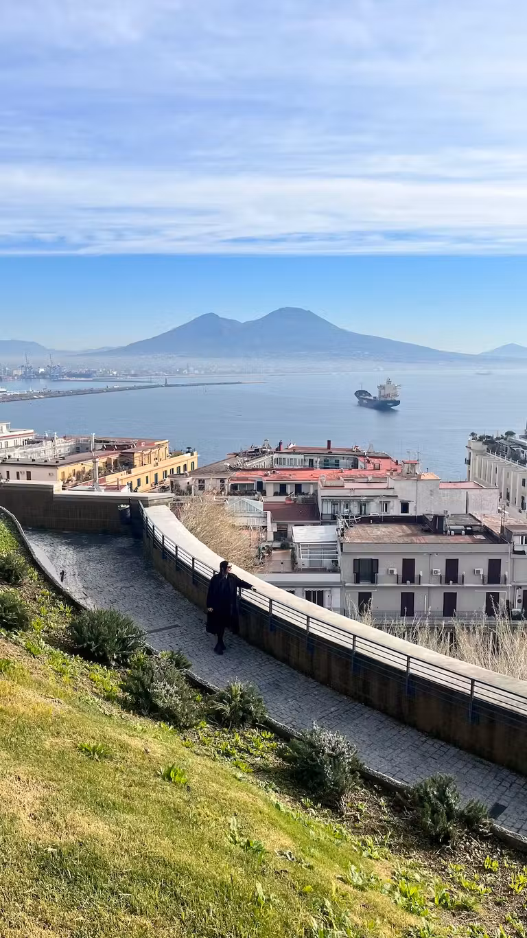Panorámica del puerto de Nápoles con el Vesubio al fondo. © Kelu Robles 