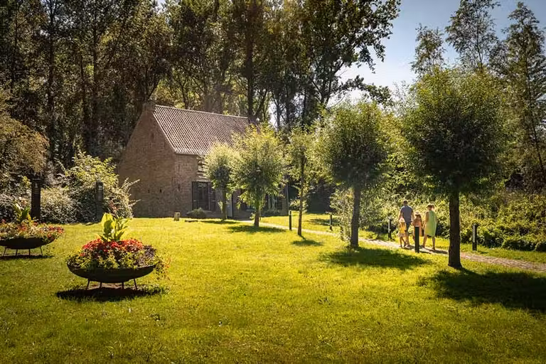 jardín de la Casa-museo Van Gogh