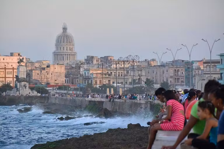 Gente en El Malecón