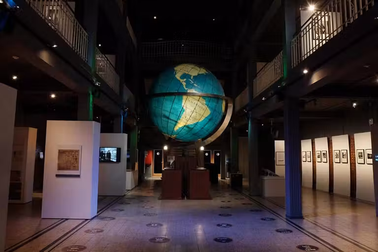 globo terráqueo en el Mundaneum
