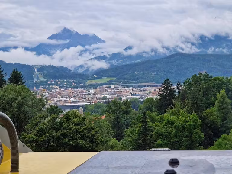 Subiendo a la cordillera Nordkette, la cima de Innsbruck