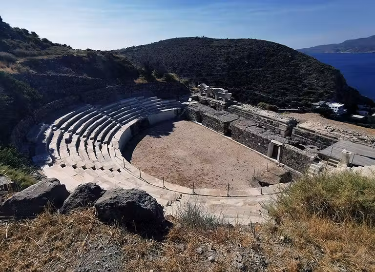 teatro de milos en islas cicladas