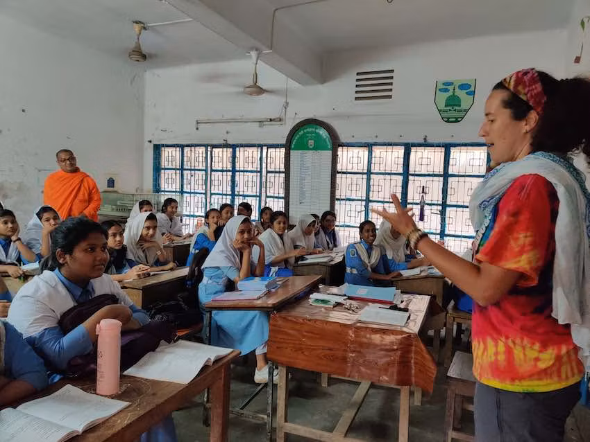 Yesenia Herrera da una charla en un colegio