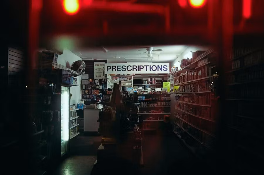 farmacia con medicinas