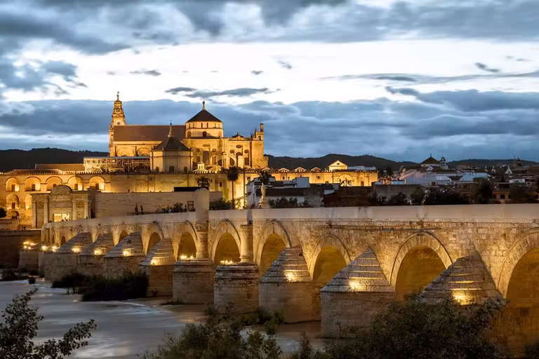 El Puente Romano de Córdoba al atardecer.
