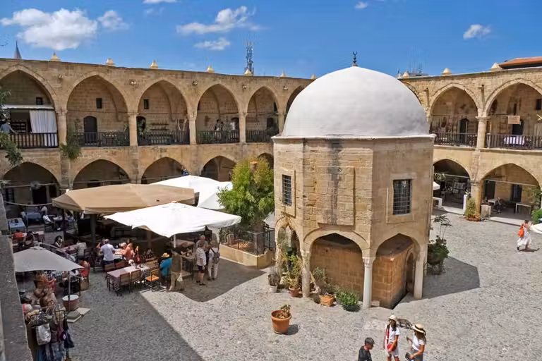 Caravansar otomano Büyuk Han en Nicosia