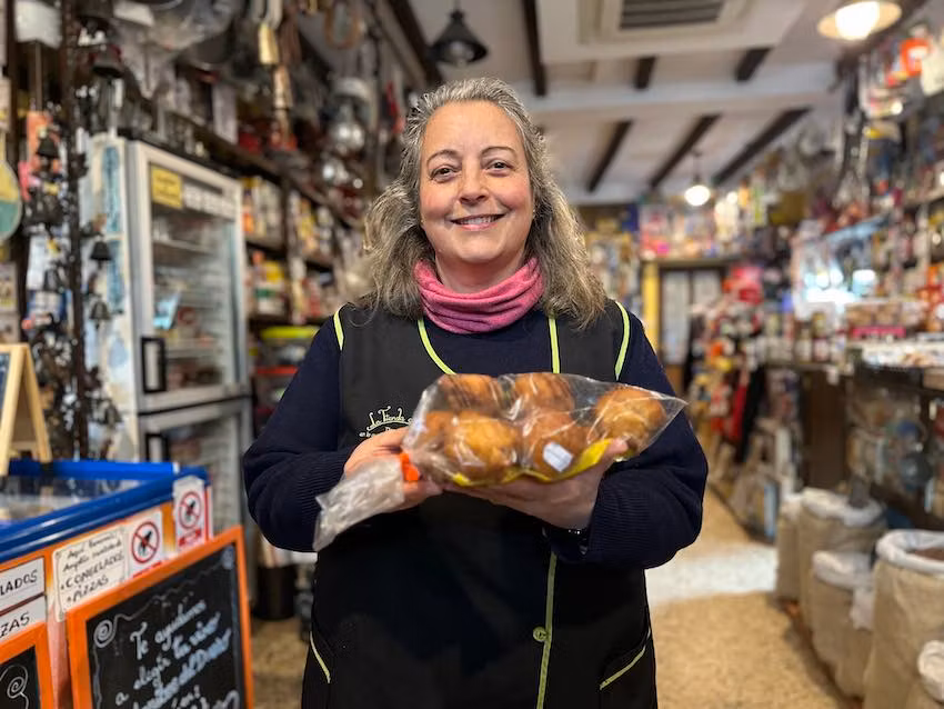 Julia Sendín, en la Tienda de Antaño de Fermoselle.