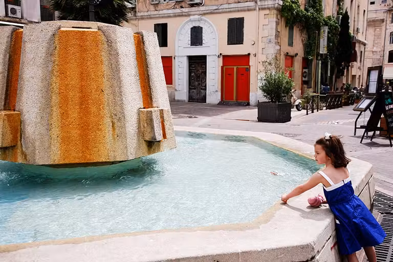 Una de las agradables plazas de Marsella.
