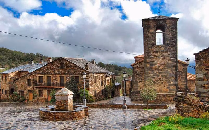 plaza de Valverde de los Arroyos