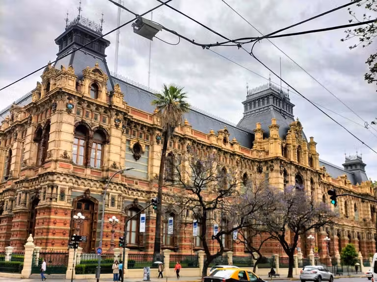 Palacio de Aguas Corrientes, de la Belle Époque de Buenos Aires.