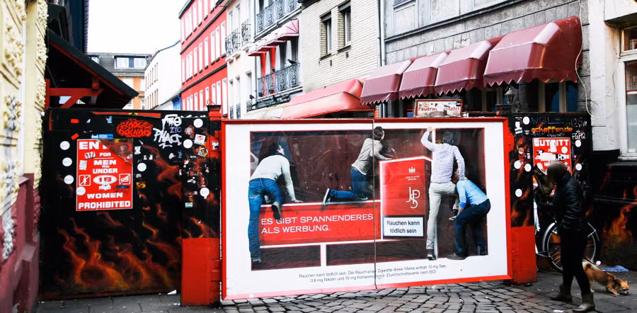Aún permanece algún cartel de “Prohibida la entrada a las mujeres”.