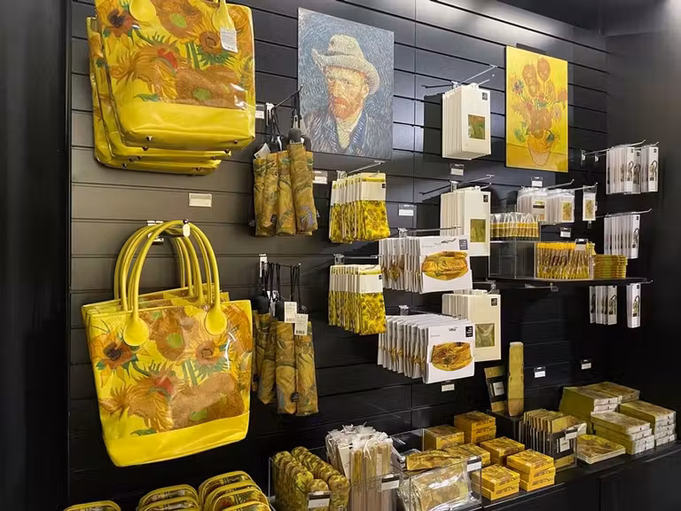 Artículos de la tienda de la exhibición Meet Vicent van Gogh