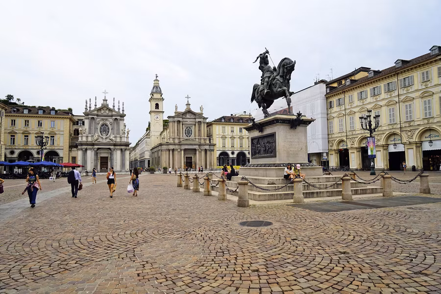 La espectacular Piazza de San Carlo con la iglesias gemelas.