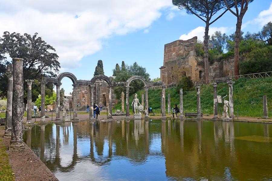 lago romano en villa adriana